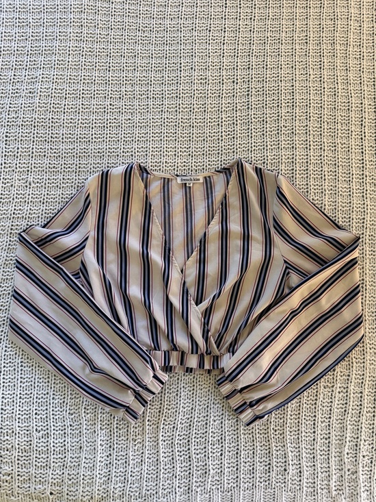 french kyss Tops - French Kiss Cream Blue Cropped Striped Blouse Office Intern Size Medium